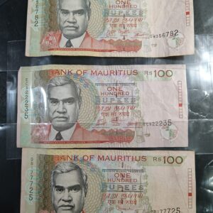 Lot 4 - Mauritius 100 rupees x 3