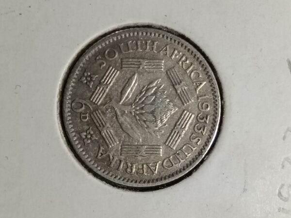 Lot 33 - 1933 6 pence