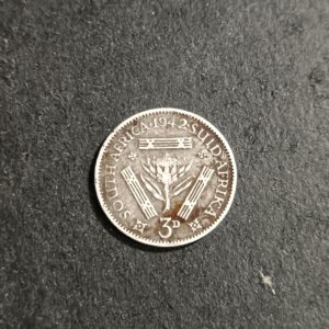 Lot 105 - 1942 silver 3 pence