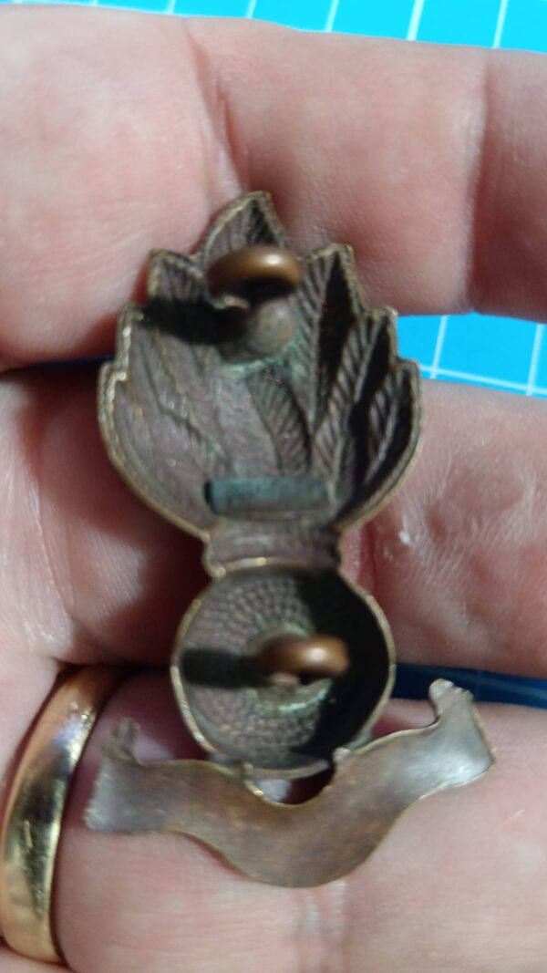 World War 1 British cap badge - Image 2